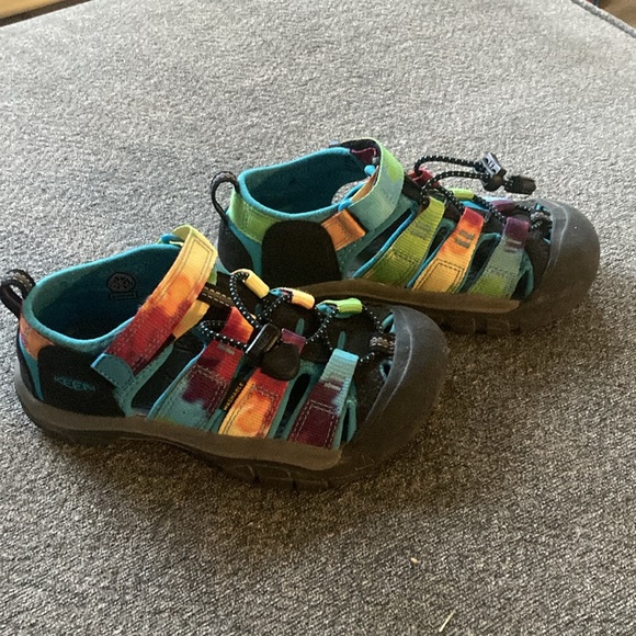 Keen sandals size 1 - Picture 2 of 6